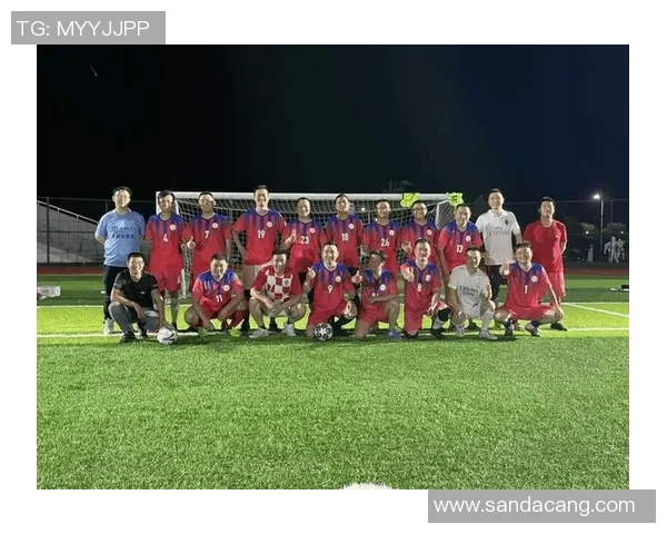 足球明星年薪500万背后的故事与职业生涯的艰辛与荣耀